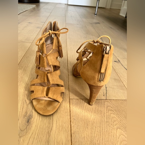 Tahari suede heeled sandals - Picture 2 of 4